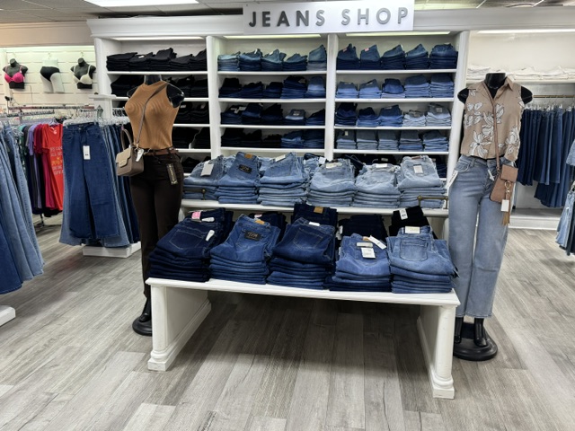 Jeans Shop — premium denim collection with mannequin displays